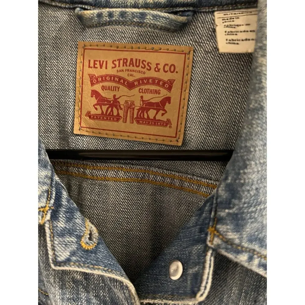 Levi's Trucker Jacket Womens Extra Large Blue Denim Button Front Red Tab Pockets - Picture 3 of 8